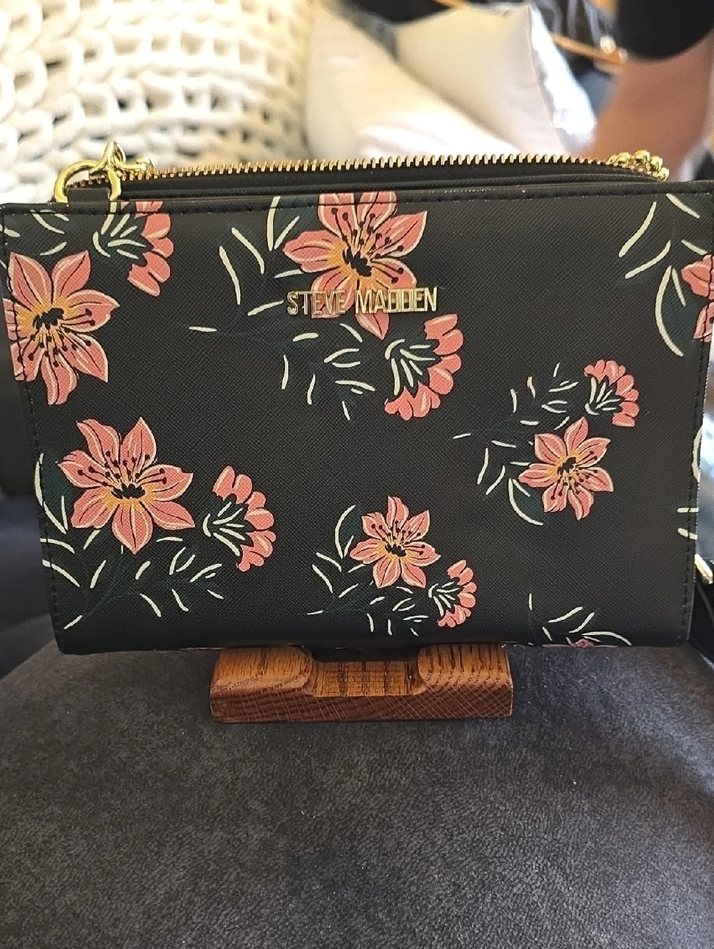 Steve Madden Black Crossbody with Pink Floral Print NWOT - Picture 1 of 11